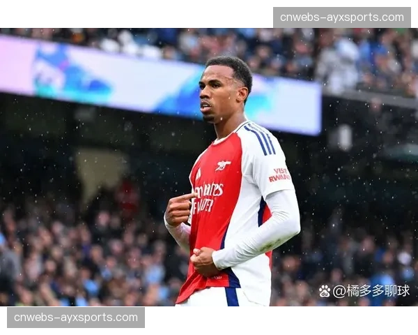 拉亚出击失误与加布里埃尔相撞,卡拉菲奥里乌龙助攻狼队绝平 拉亚出击失误与加布里埃尔相撞,卡拉菲奥里乌龙助攻狼队绝平