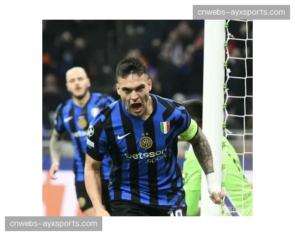 镜头聚焦:劳塔罗罚失点球后,国米队长紧抿双唇望向记分牌 镜头聚焦:劳塔罗罚失点球后,国米队长紧抿双唇望向记分牌