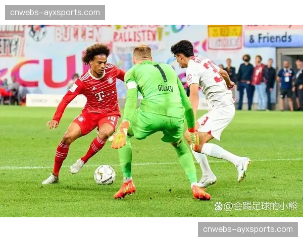 镜头聚焦:拜仁中卫于帕梅卡诺后场断球,60米长传精准找到前插萨内 镜头聚焦:拜仁中卫于帕梅卡诺后场断球,60米长传精准找到前插萨内